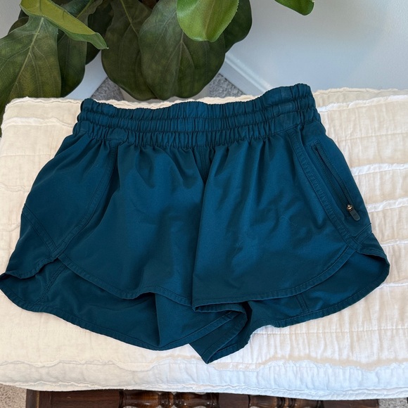 Lululemon Tracker Shorts 4” - Picture 1 of 3